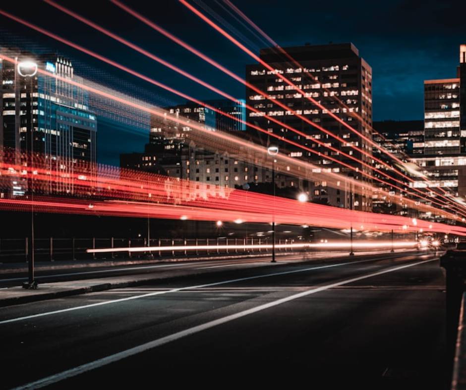 מעבר בין מסלולים בפקק גוזל הרבה זמן